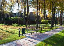 Прогулочный дорожки с зонами отдыха в Резиденции Рублево